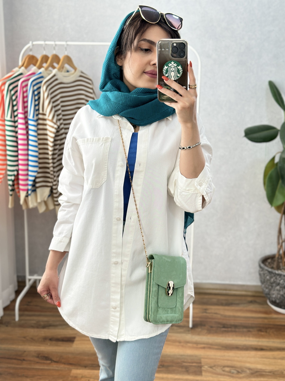 مانتو‌پشت دگمه
