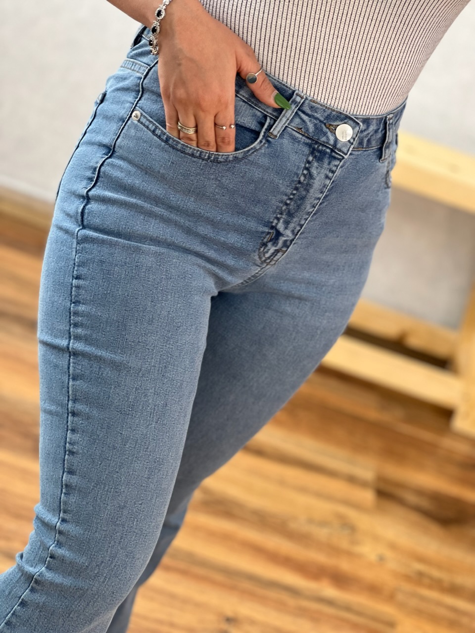 بوت کات آبی وسط